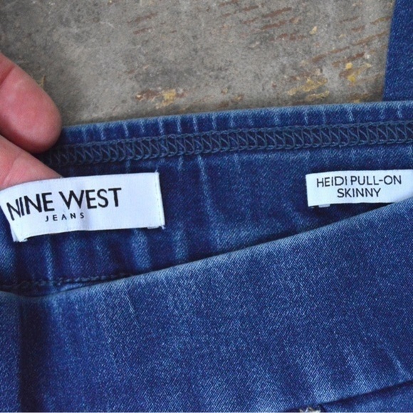 Nine West Heidi Pull On Skinny Jeans, Medium Wash - Size 4 - Picture 4 of 8